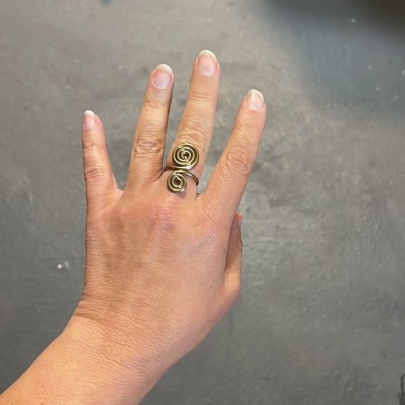 Spiral Adjustable Ring - Picture 8 of 9